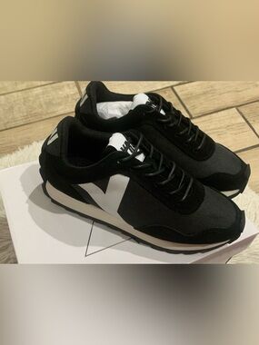 YRU Black and White Men's Casual Sneakers